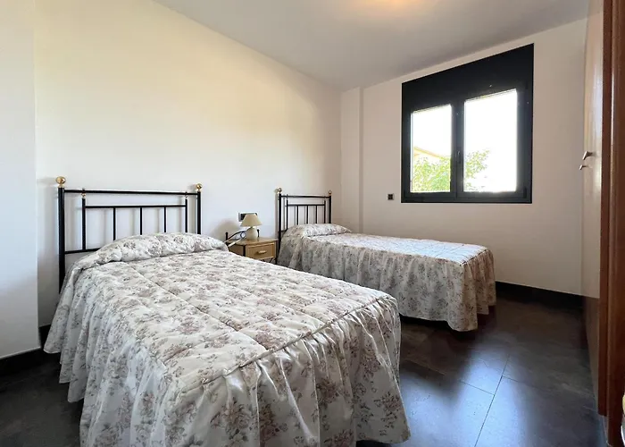 Casa Amplia En L'escala 10 Personas Con Piscina - Es-89-146